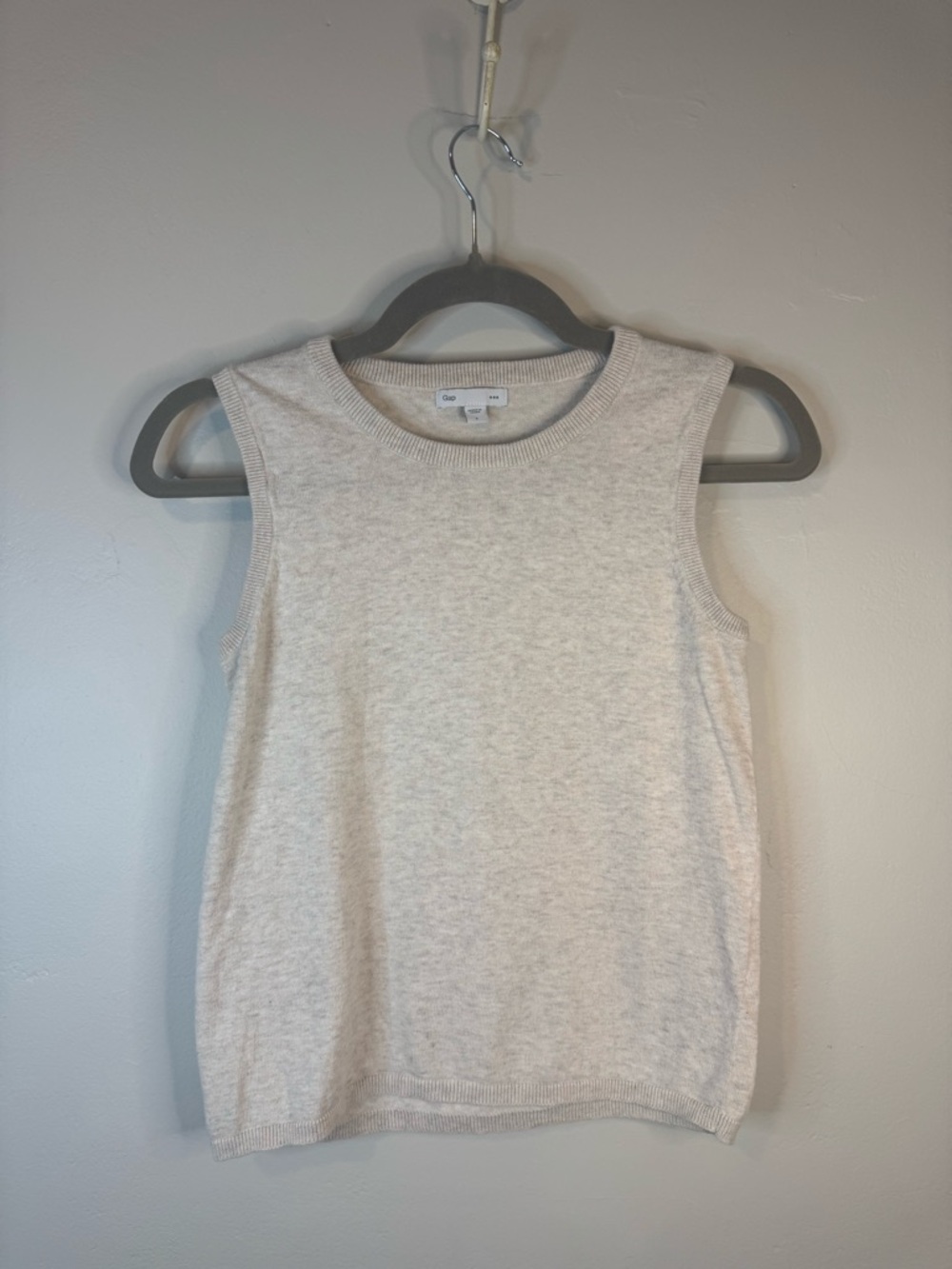 GAP Sleeveless Crewneck Tank - Light Heather Gray